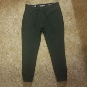 💥 2/$20 American Eagle joggers